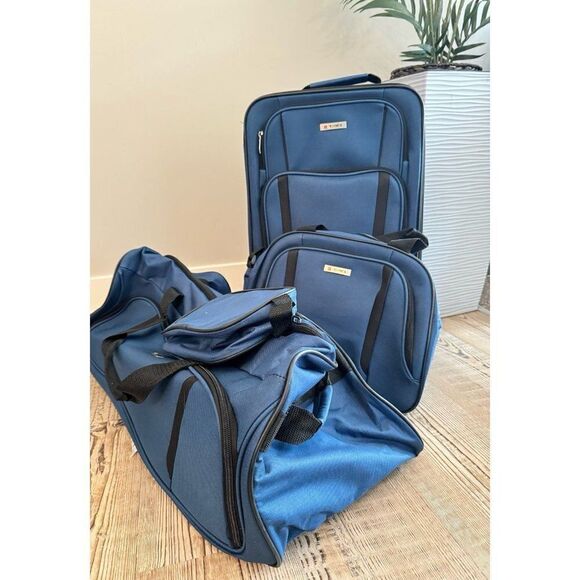TAG Freehold 4-Piece Softside Spinner Softside Luggage Set suitcase carry on - Picture 12 of 12